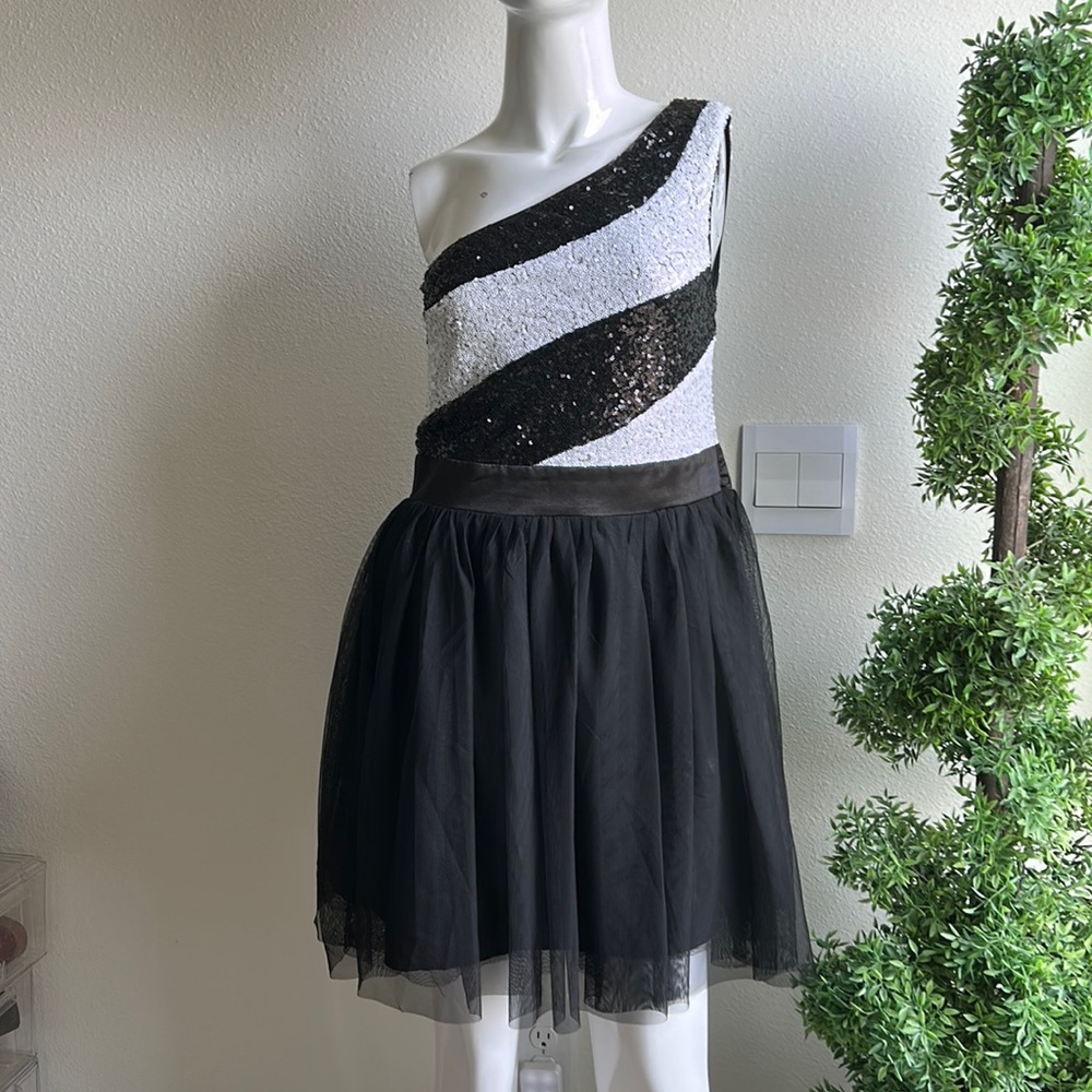 NWT AS U WISH BLACK WHITE ONE SHOULDER SEQUINS DRESS SIZE 7 MARP $79.00